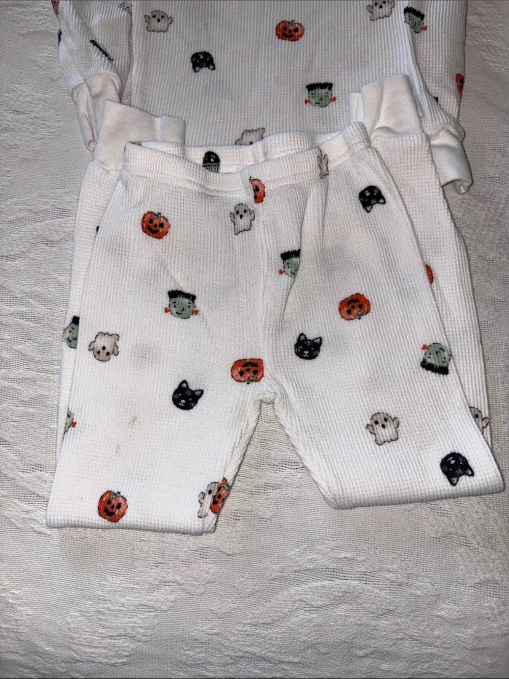 Carter’s Kids Unisex White Halloween Print Thermal Pajama Set EUC 4T